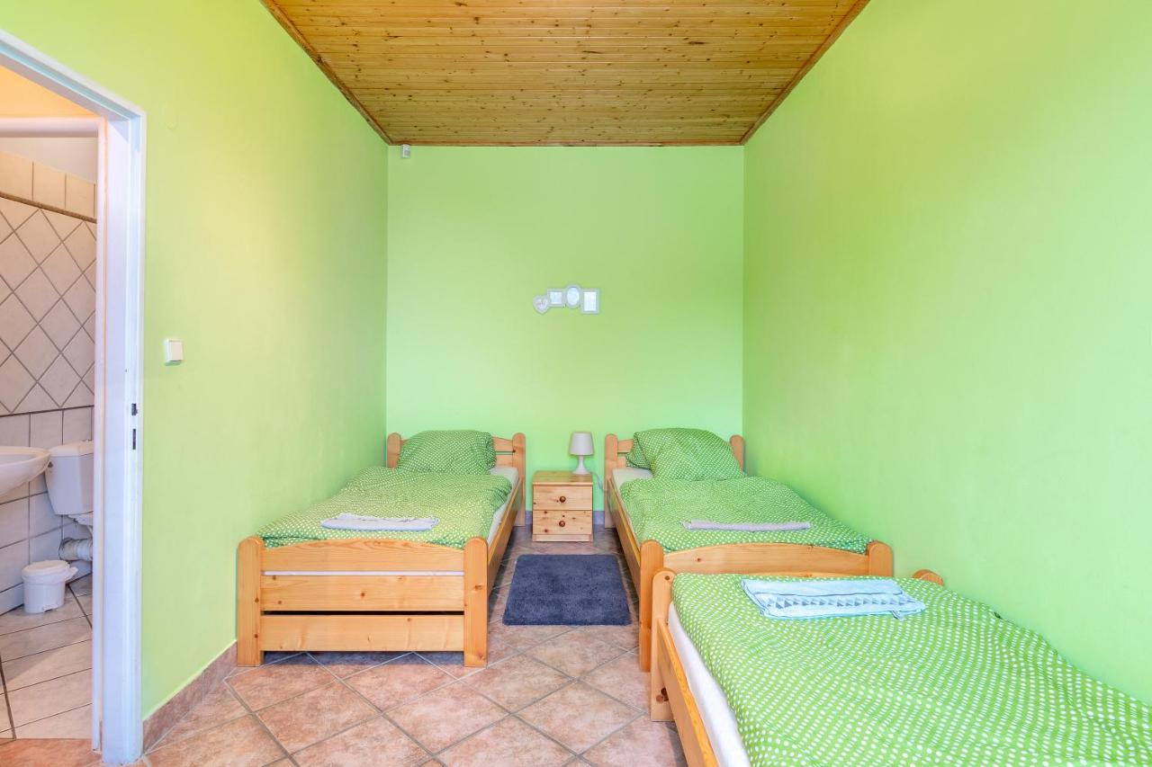 Farma Slunecny Dvur Apartmany A Family Stany Strecha Pod Strechou Hermanuv Mestec エクステリア 写真