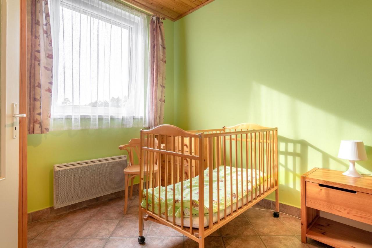 Farma Slunecny Dvur Apartmany A Family Stany Strecha Pod Strechou Hermanuv Mestec エクステリア 写真