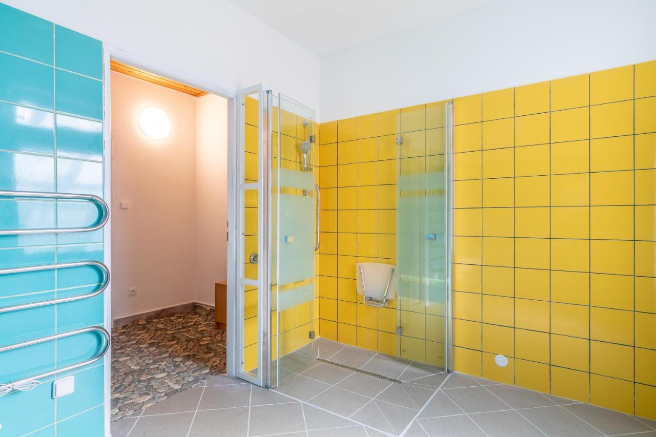 Farma Slunecny Dvur Apartmany A Family Stany Strecha Pod Strechou Hermanuv Mestec エクステリア 写真